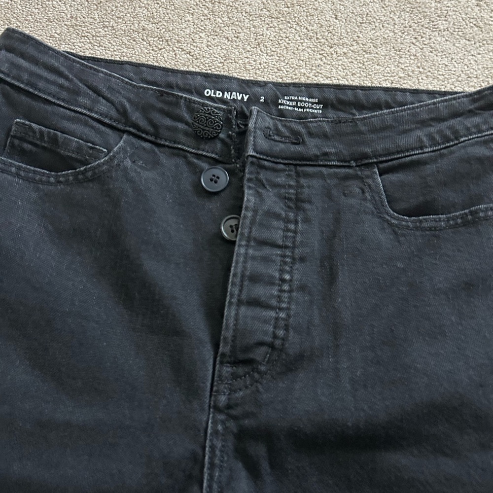 Old Navy Extra High-Rise Kicker Boot-Cut Secret-Slim Pockets Size 2 Black Jeans - Picture 5 of 5